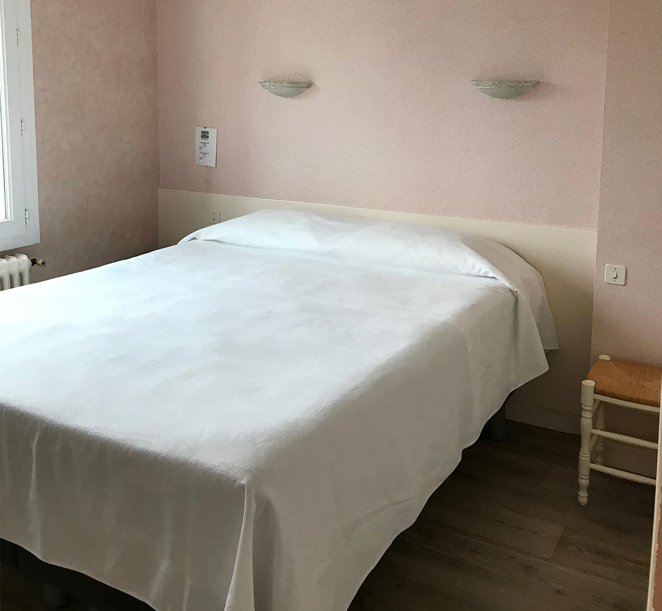 Chambre double N°3 avec un lit double Côté Jardin